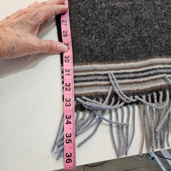 Aran Woollen Mills Traditional Aran Islands Ireland Tweed Wool Gray Scarf Fringe - Picture 5 of 6